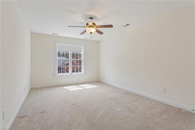 208 Tabb LN, Yorktown, VA 23693