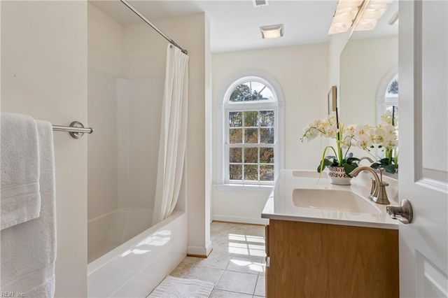 208 Tabb LN, Yorktown, VA 23693