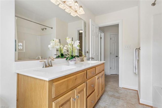 208 Tabb LN, Yorktown, VA 23693