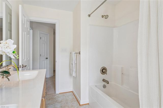 208 Tabb LN, Yorktown, VA 23693