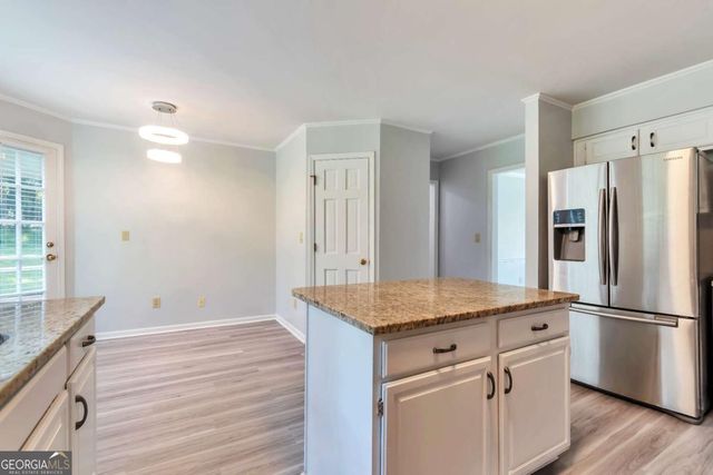 1448 Red Fox Run SW, Lilburn, GA 30047