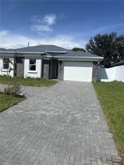 908 NE 8th PL, Cape Coral, FL 33909