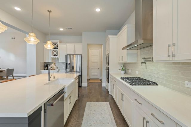 122 N Winter Sunrise Circle, The Woodlands, TX 77375