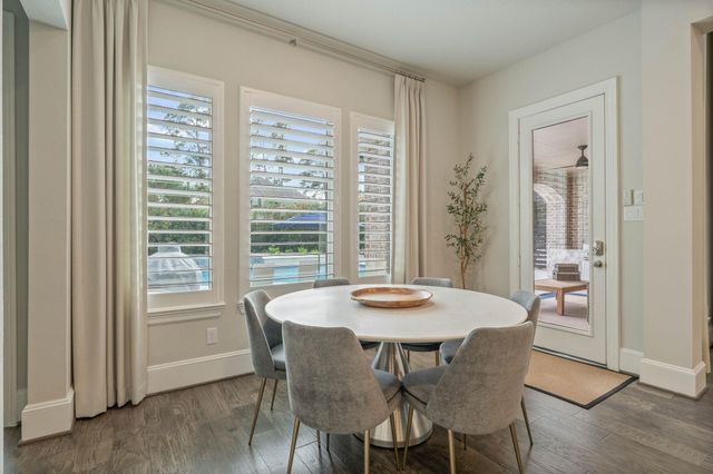 122 N Winter Sunrise Circle, The Woodlands, TX 77375