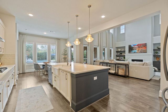 122 N Winter Sunrise Circle, The Woodlands, TX 77375