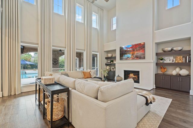 122 N Winter Sunrise Circle, The Woodlands, TX 77375