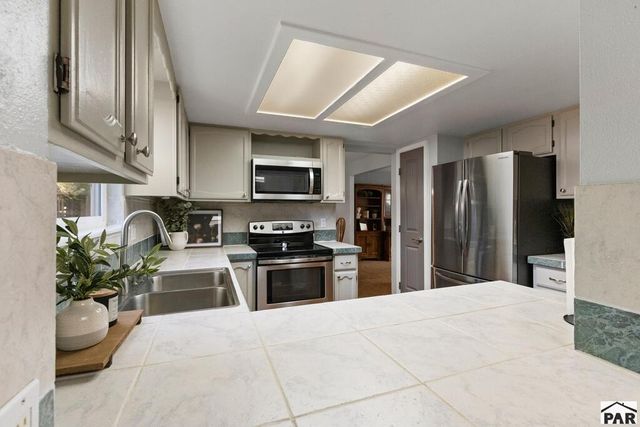 3 Hastings Dr, Pueblo, CO 81001