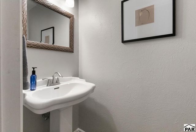 3 Hastings Dr, Pueblo, CO 81001