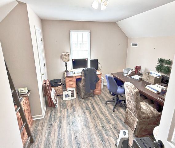 420 Lakeshore Dr, Lexington, TN 38351