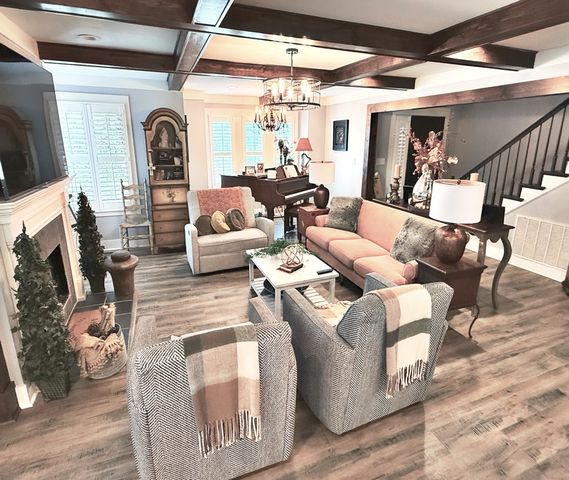 420 Lakeshore Dr, Lexington, TN 38351