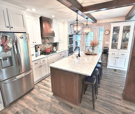 420 Lakeshore Dr, Lexington, TN 38351