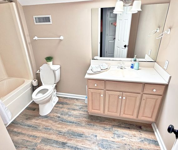 420 Lakeshore Dr, Lexington, TN 38351