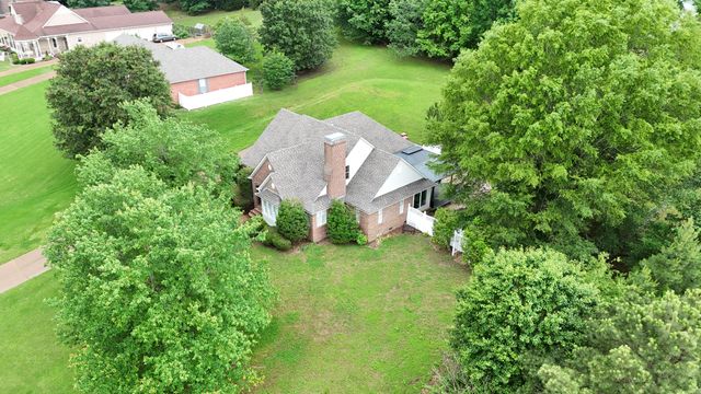 420 Lakeshore Dr, Lexington, TN 38351