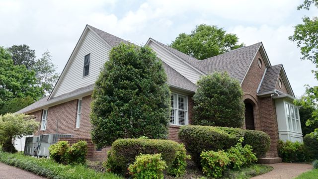 420 Lakeshore Dr, Lexington, TN 38351