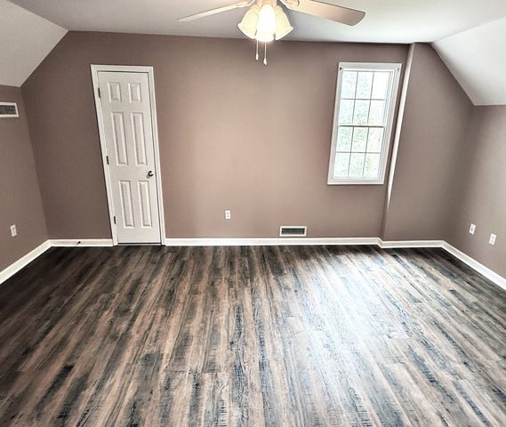 420 Lakeshore Dr, Lexington, TN 38351