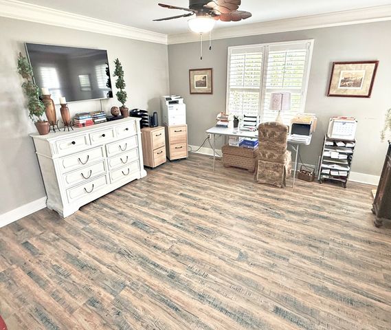 420 Lakeshore Dr, Lexington, TN 38351