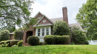 420 Lakeshore Dr, Lexington, TN 38351