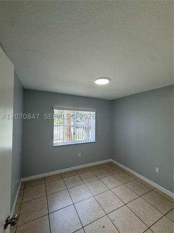 1261 SE 27th St 101, Homestead, FL 33035
