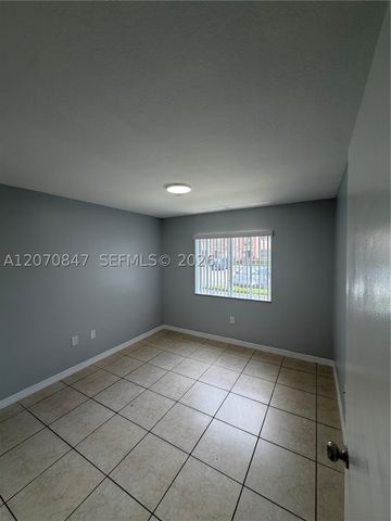 1261 SE 27th St 101, Homestead, FL 33035