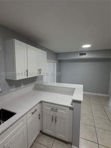 1261 SE 27th St 101, Homestead, FL 33035