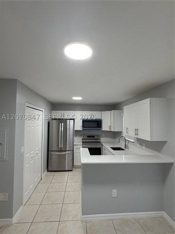 1261 SE 27th St 101, Homestead, FL 33035