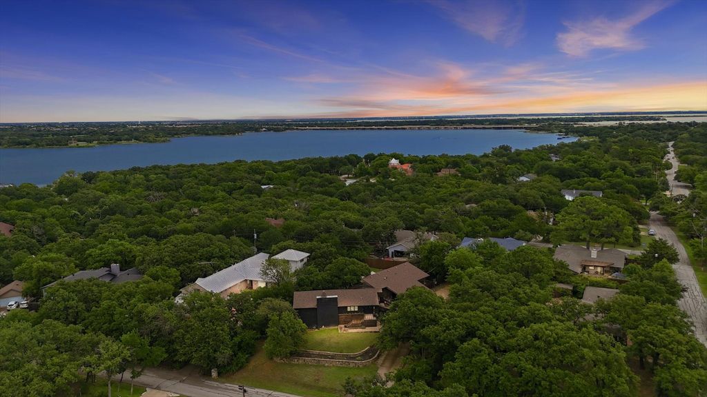 104 Highland Lake Drive, Highland Village, TX 75077
