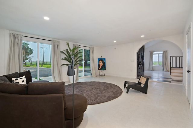 7011 Kemper Rd, Modesto, CA 95357