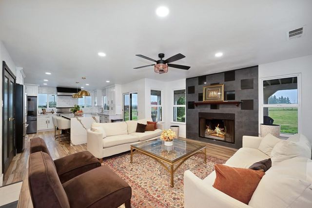 7011 Kemper Rd, Modesto, CA 95357