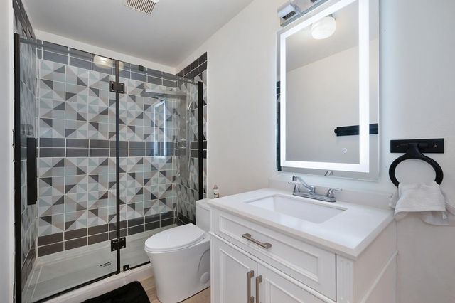 7011 Kemper Rd, Modesto, CA 95357