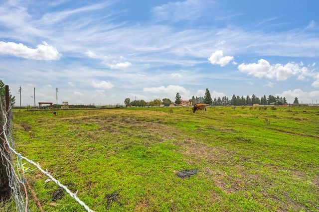 7011 Kemper Rd, Modesto, CA 95357