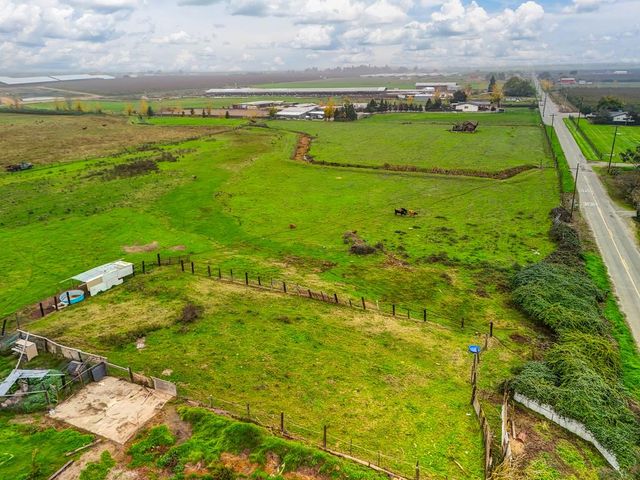 7011 Kemper Rd, Modesto, CA 95357