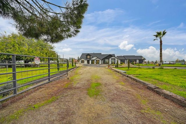 7011 Kemper Rd, Modesto, CA 95357