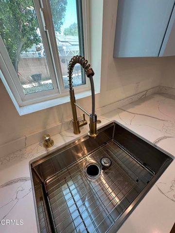 7048 Murietta Avenue, Los Angeles, CA 91405