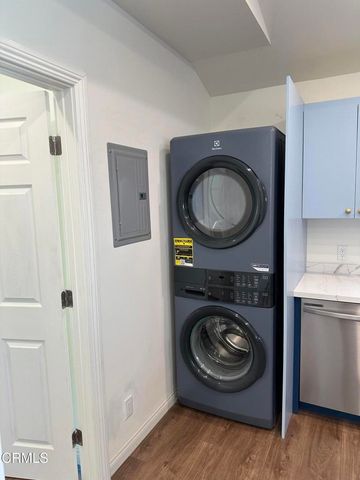 7048 Murietta Avenue, Los Angeles, CA 91405