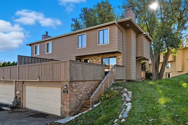 2106 Tamarin Trail, Golden Valley, MN 55427