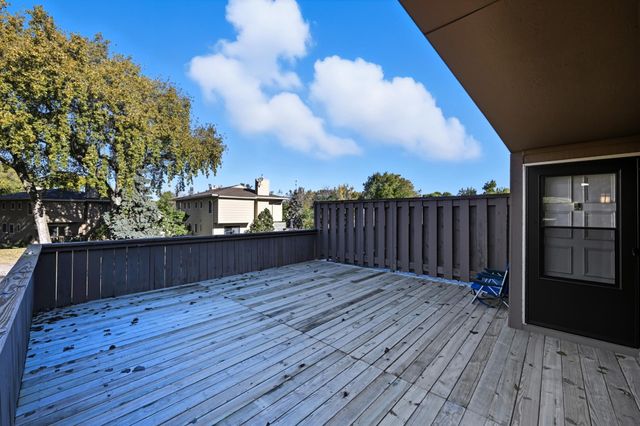 2106 Tamarin Trail, Golden Valley, MN 55427