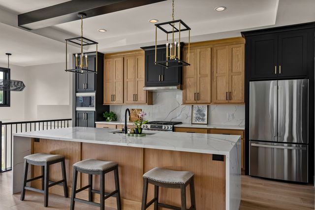 686 Jones Court, Bettendorf, IA 52722