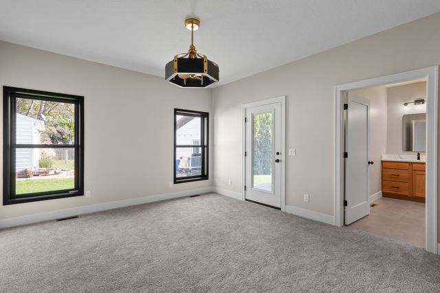 686 Jones Court, Bettendorf, IA 52722