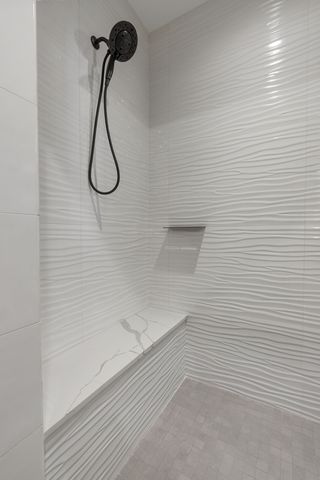 686 Jones Court, Bettendorf, IA 52722