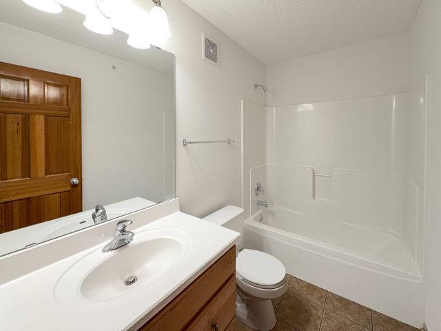 8322 Labont Way, Eden Prairie, MN 55344