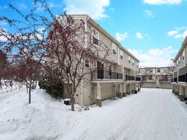 8322 Labont Way, Eden Prairie, MN 55344