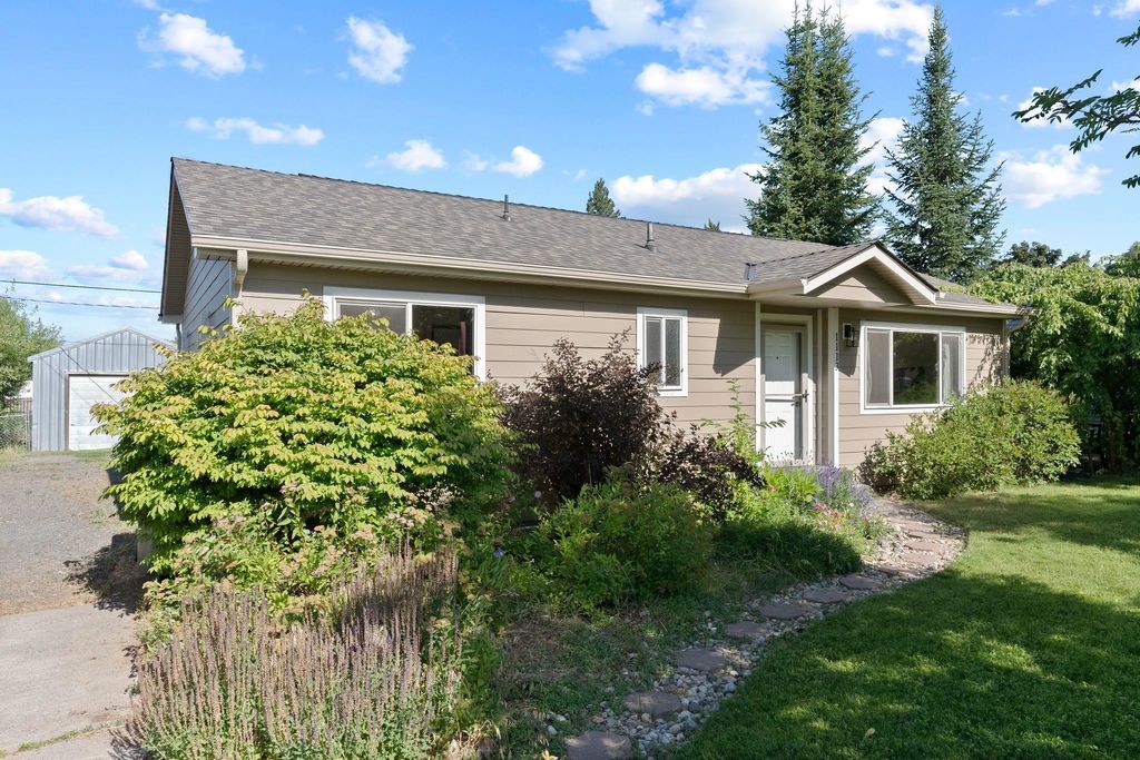 1113 S Lundstrom St, Airway Heights, WA 99001