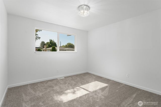 2112 S Crestmont Drive, Moses Lake, WA 98837