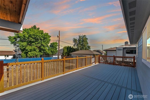 2112 S Crestmont Drive, Moses Lake, WA 98837