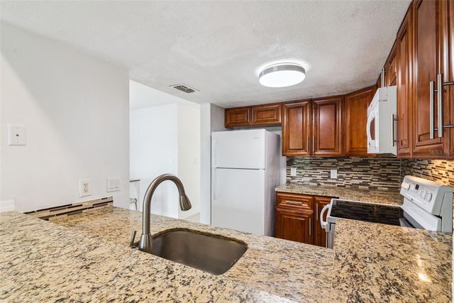214 MAJORS LANE F, Kissimmee, FL 34743