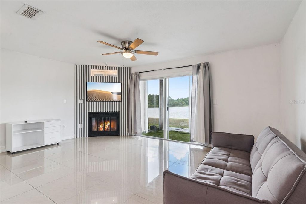 Image 11 of property listing at 214 MAJORS LANE F, Kissimmee, FL 34743