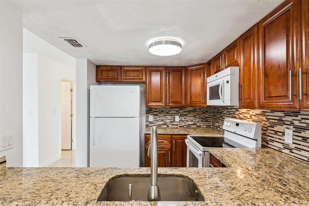 Image 19 of property listing at 214 MAJORS LANE F, Kissimmee, FL 34743