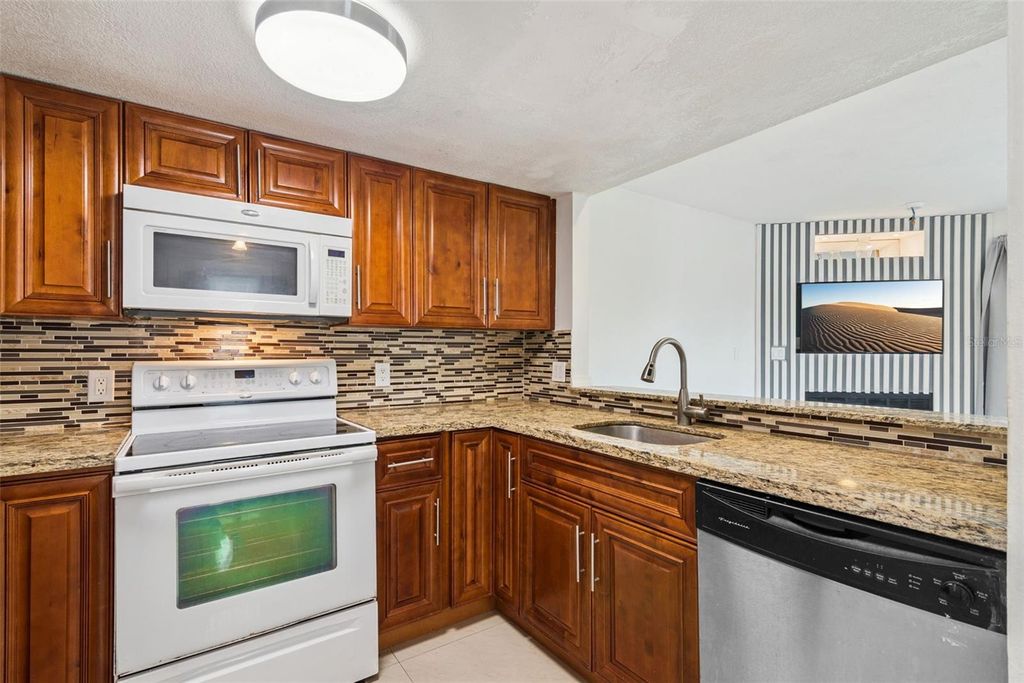 Image 20 of property listing at 214 MAJORS LANE F, Kissimmee, FL 34743