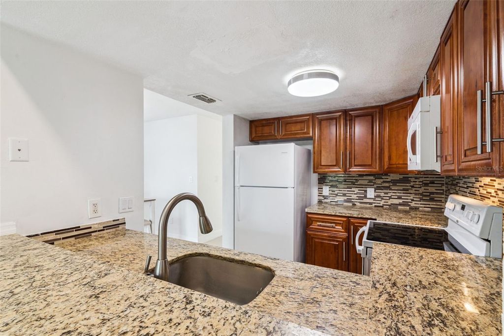 Image 21 of property listing at 214 MAJORS LANE F, Kissimmee, FL 34743