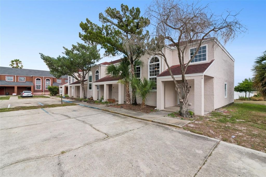 Image 5 of property listing at 214 MAJORS LANE F, Kissimmee, FL 34743